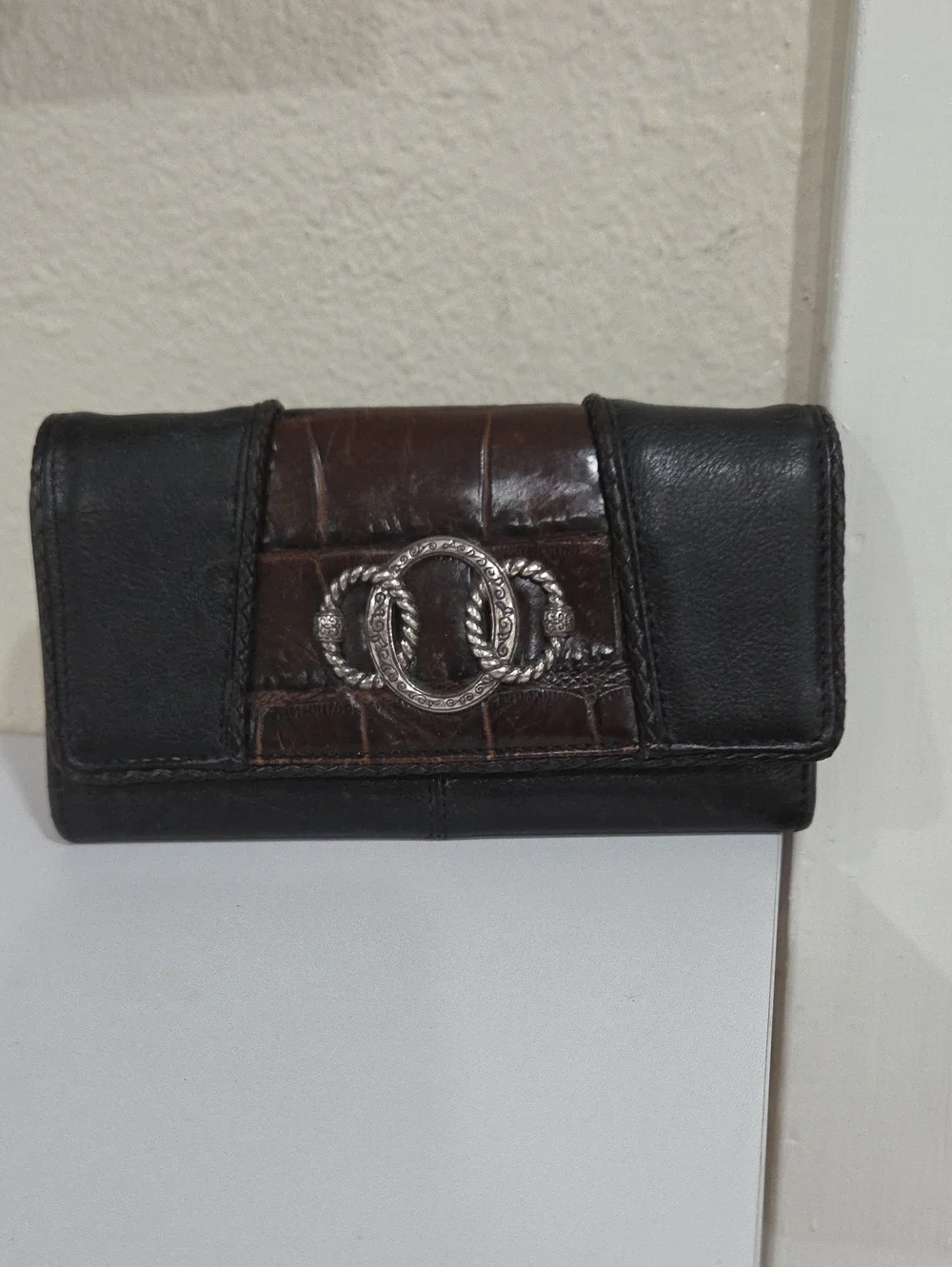 Brighton Vintage Leather Tri-Fold Wallet in Black and Dark Brown